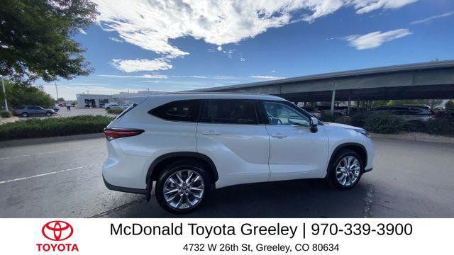Certified 2025 Toyota Highlander Limited AWD/4WD image 8