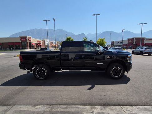 Used 2025 RAM 2500 Laramie AWD/4WD image 2