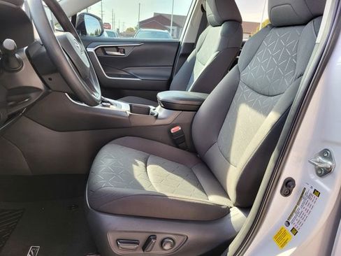 Used 2025 Toyota RAV4 XLE w/ Convenience Package image 4