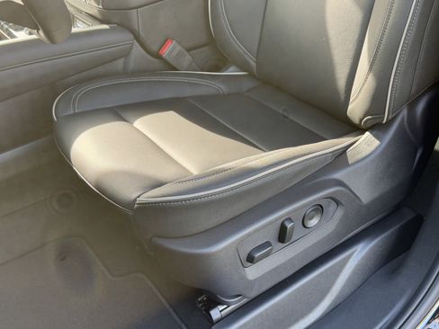 New 2026 Chevrolet Suburban Premier image 12