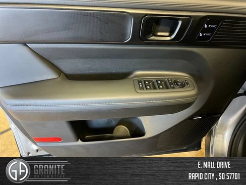 Used 2025 Hyundai Santa Fe Calligraphy AWD/4WD image 18