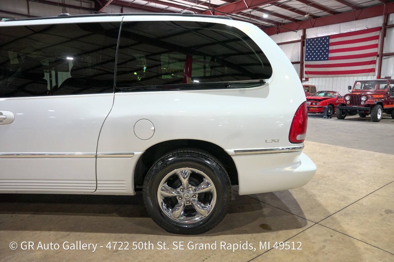 Used 1997 Chrysler Town & Country LXi FWD image 5