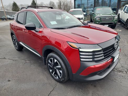 New 2026 Nissan Kicks SV image 2