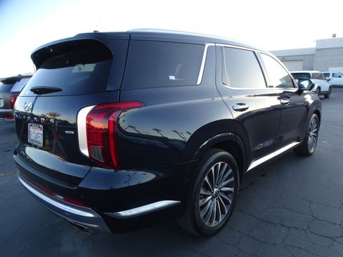 Used 2024 Hyundai Palisade Calligraphy image 3
