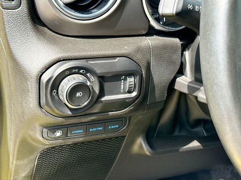 Used 2023 Jeep Wrangler Unlimited Rubicon 4xe w/ Cold Weather Group AWD/4WD image 11
