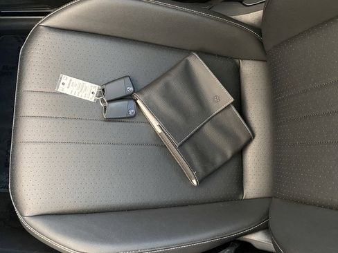 Used 2023 Volkswagen Tiguan SE R-Line image 9