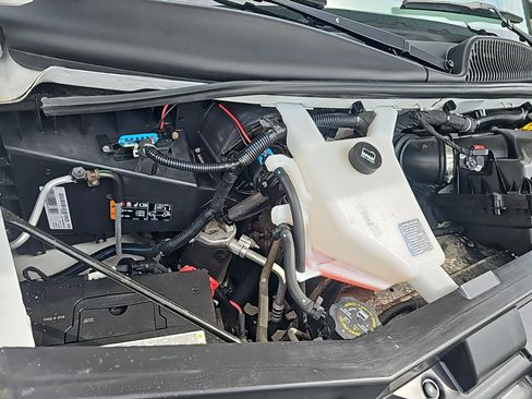 Used 2019 Chevrolet Express 2500 RWD image 17