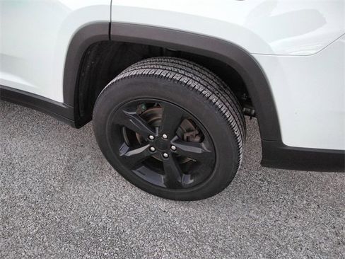 Used 2023 Jeep Grand Cherokee L Laredo image 17