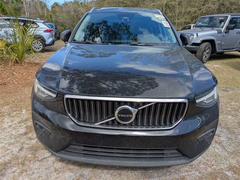 Used 2023 Volvo XC40 B5 Plus image 5