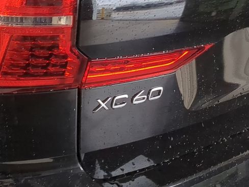 Used 2024 Volvo XC60 B5 Core AWD/4WD image 15