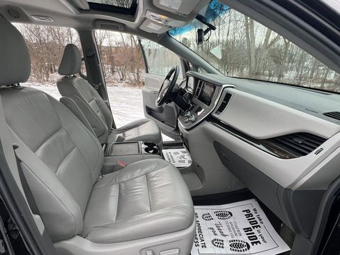 Used 2017 Toyota Sienna XLE w/ XLE Navigation Package image 5