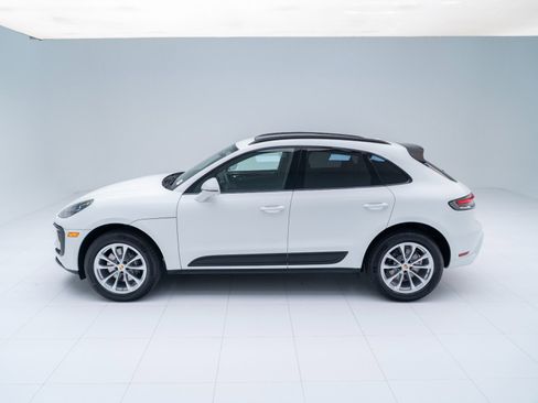 Certified 2026 Porsche Macan AWD/4WD image 3