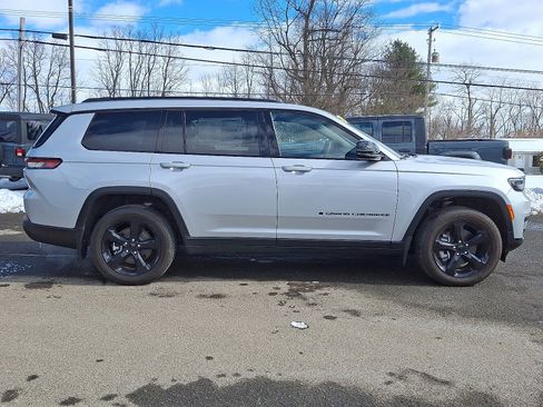 New 2025 Jeep Grand Cherokee L Altitude image 8
