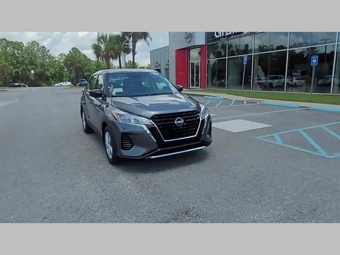 New 2025 Nissan Kicks Play S image 17