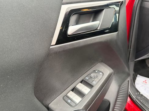 Used 2024 Mitsubishi Outlander ES image 11