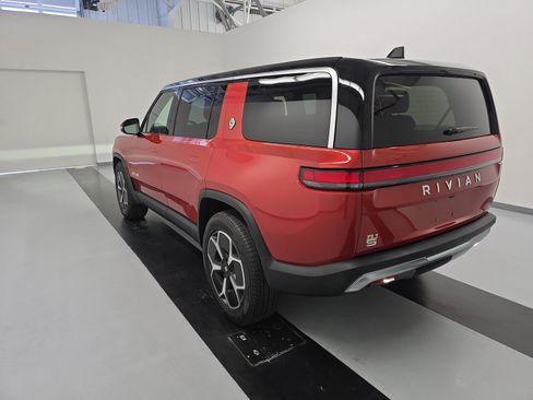 Used 2023 Rivian R1S Launch Edition image 3