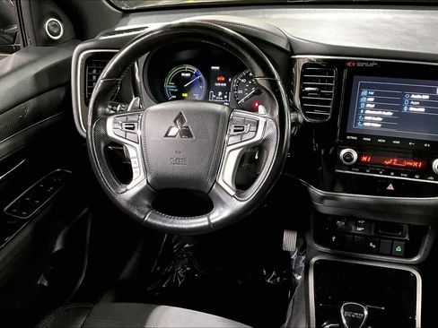 Used 2021 Mitsubishi Outlander LE image 5