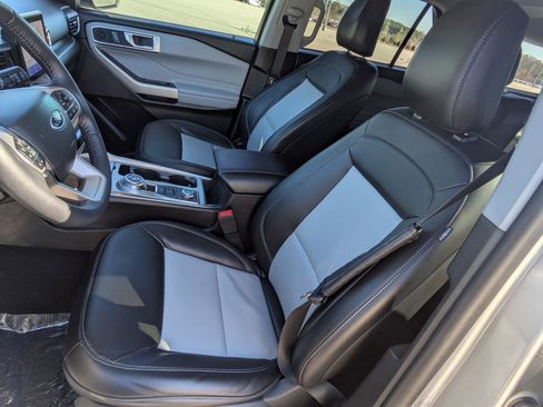 Used 2023 Ford Explorer XLT w/ Equipment Group 202A image 19