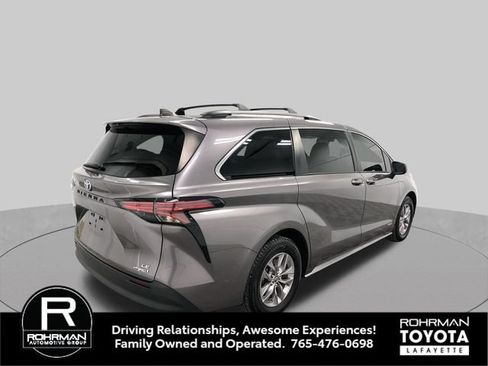 Used 2021 Toyota Sienna LE w/ LE Plus Package FWD image 6