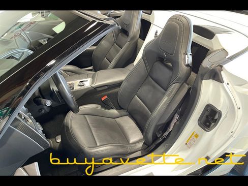 Used 2015 Chevrolet Corvette Z06 w/ 3LZ Preferred Equipment Group RWD image 21