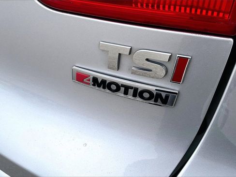 Used 2017 Volkswagen Tiguan S image 23