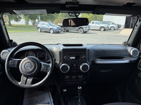 Used 2014 Jeep Wrangler Unlimited Sahara w/ Connectivity Group AWD/4WD image 17