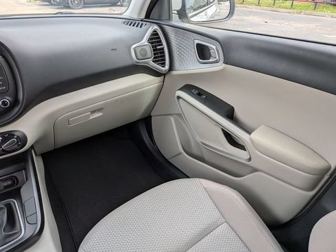 Certified 2025 Kia Soul LX w/ LX Technology Package FWD image 18