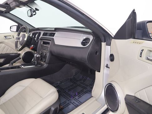 Used 2011 Ford Mustang Premium w/ 201A Rapid Spec Order Code RWD image 39