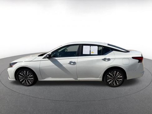 Used 2025 Nissan Altima 2.5 SV FWD image 7