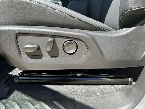 New 2026 GMC Canyon Elevation w/ Convenience Package image 17