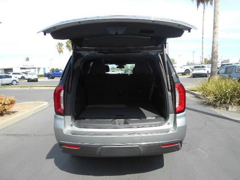 Used 2024 GMC Yukon XL AT4 w/ Technology Package AWD/4WD image 11