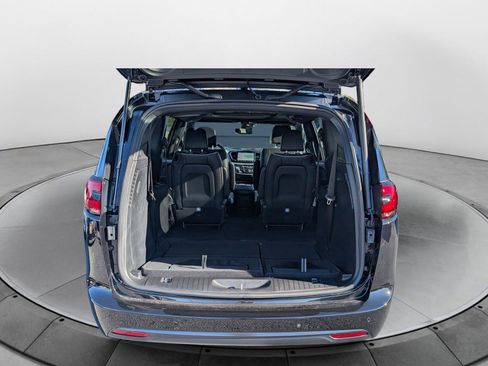 New 2026 Chrysler Pacifica Limited w/ S Appearance Package AWD/4WD image 13