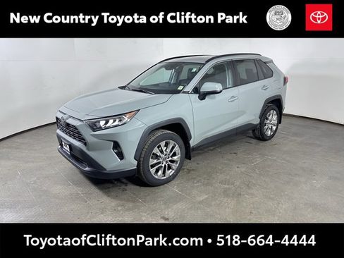 Used 2020 Toyota RAV4 XLE Premium image 7