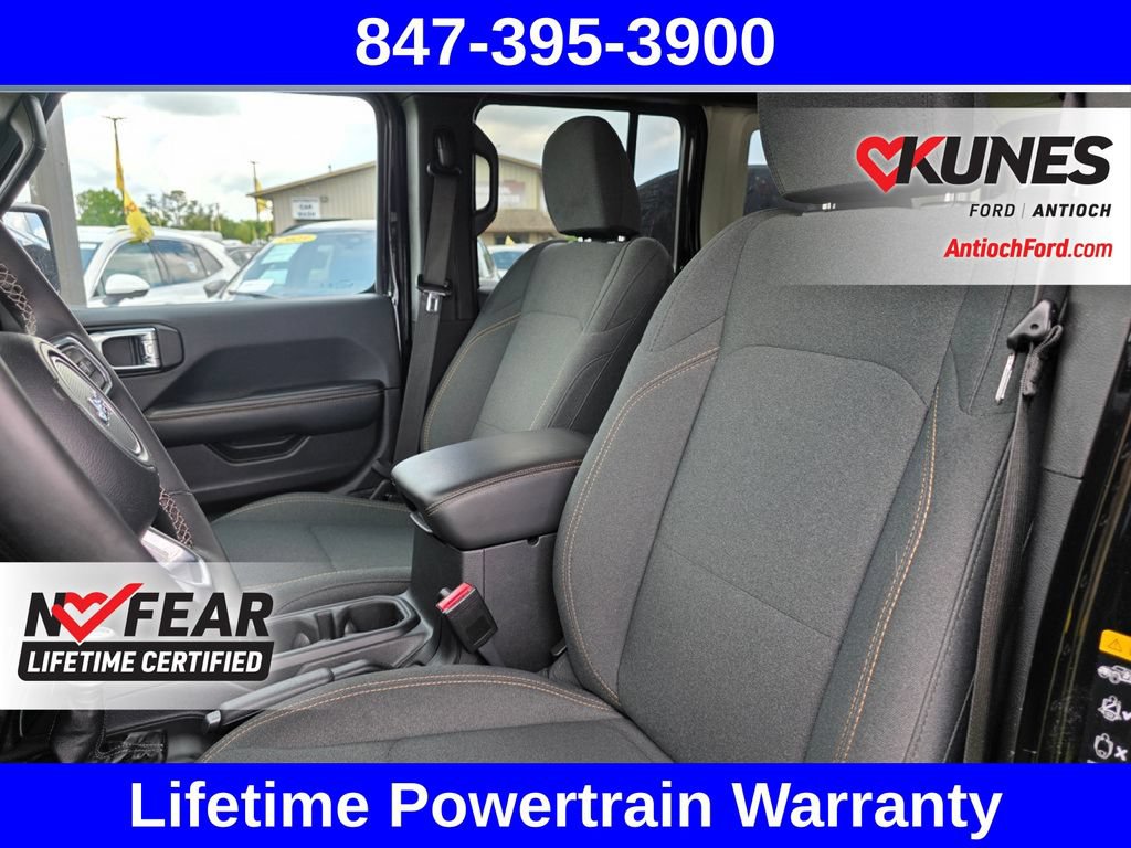 Used 2025 Jeep Wrangler Unlimited Sahara AWD/4WD image 25