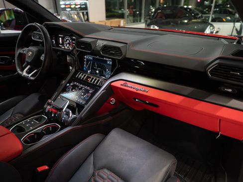 Used 2022 Lamborghini Urus AWD/4WD image 31