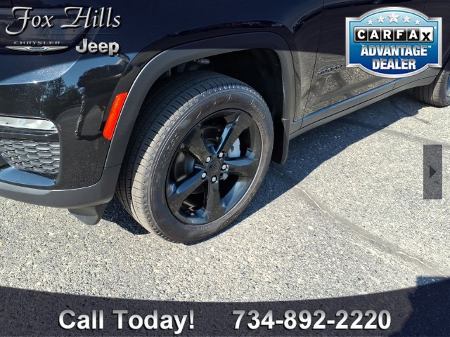 Certified 2025 Jeep Grand Cherokee Limited w/ Black Appearance Package AWD/4WD image 5