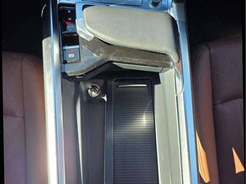 Used 2022 Audi e-tron Premium Plus w/ Premium Plus Package image 39