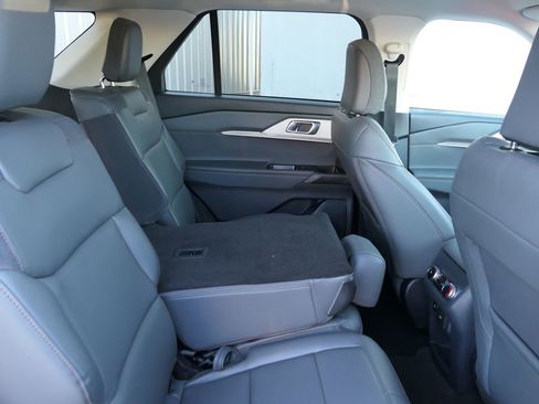 Used 2025 Ford Explorer Active w/ Active Comfort Package image 24