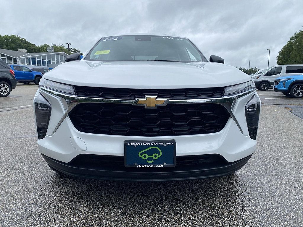 Certified 2024 Chevrolet Trax LS FWD image 3