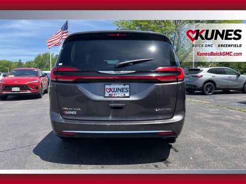 Used 2023 Chrysler Pacifica Limited FWD image 8