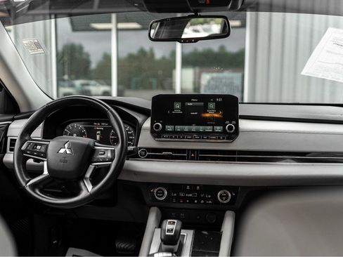 Used 2023 Mitsubishi Outlander SEL FWD image 7
