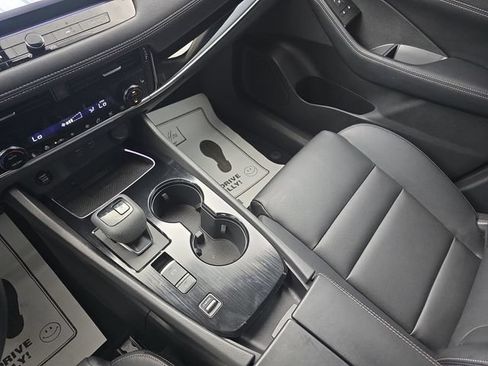 Used 2025 Nissan Rogue SL FWD image 30
