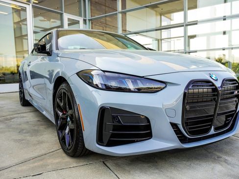 Used 2025 BMW M440i Coupe w/ Premium Package image 4