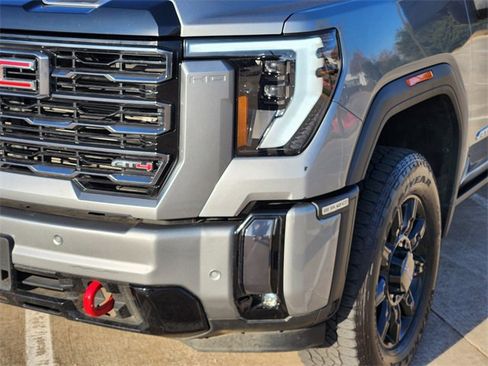 Used 2024 GMC Sierra 2500 AT4 w/ AT4 Premium Plus Package image 9