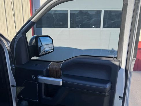 Used 2020 Ford F150 Lariat image 17