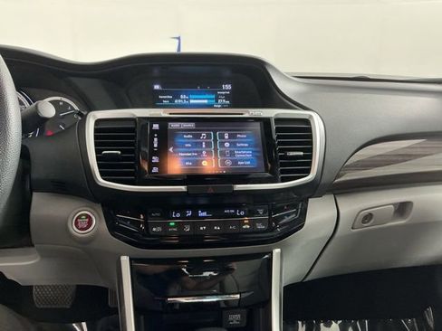 Used 2016 Honda Accord EX image 31