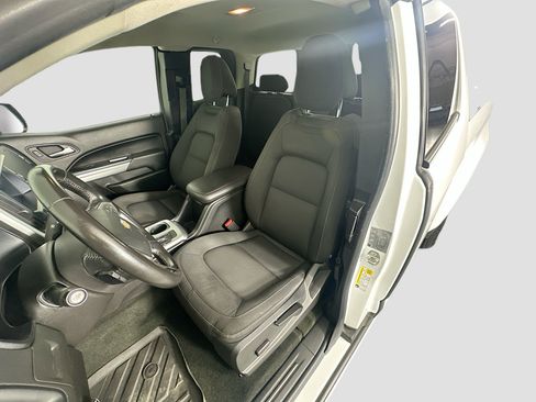 Used 2018 Chevrolet Colorado LT w/ LT Convenience Package RWD image 13