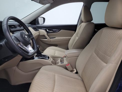 Used 2018 Nissan Rogue SV w/ Premium Package FWD image 17