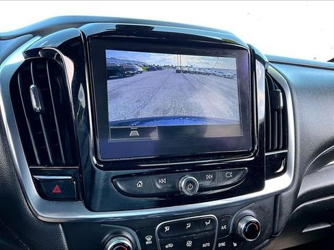 Used 2023 Chevrolet Traverse LT FWD image 32