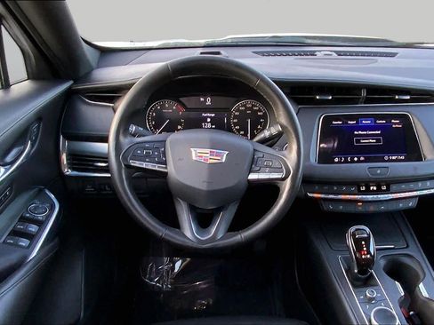 Used 2020 Cadillac XT4 Premium Luxury AWD/4WD image 6